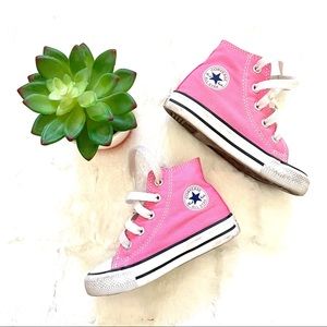 ⭐️Converse Pink High Top⭐️